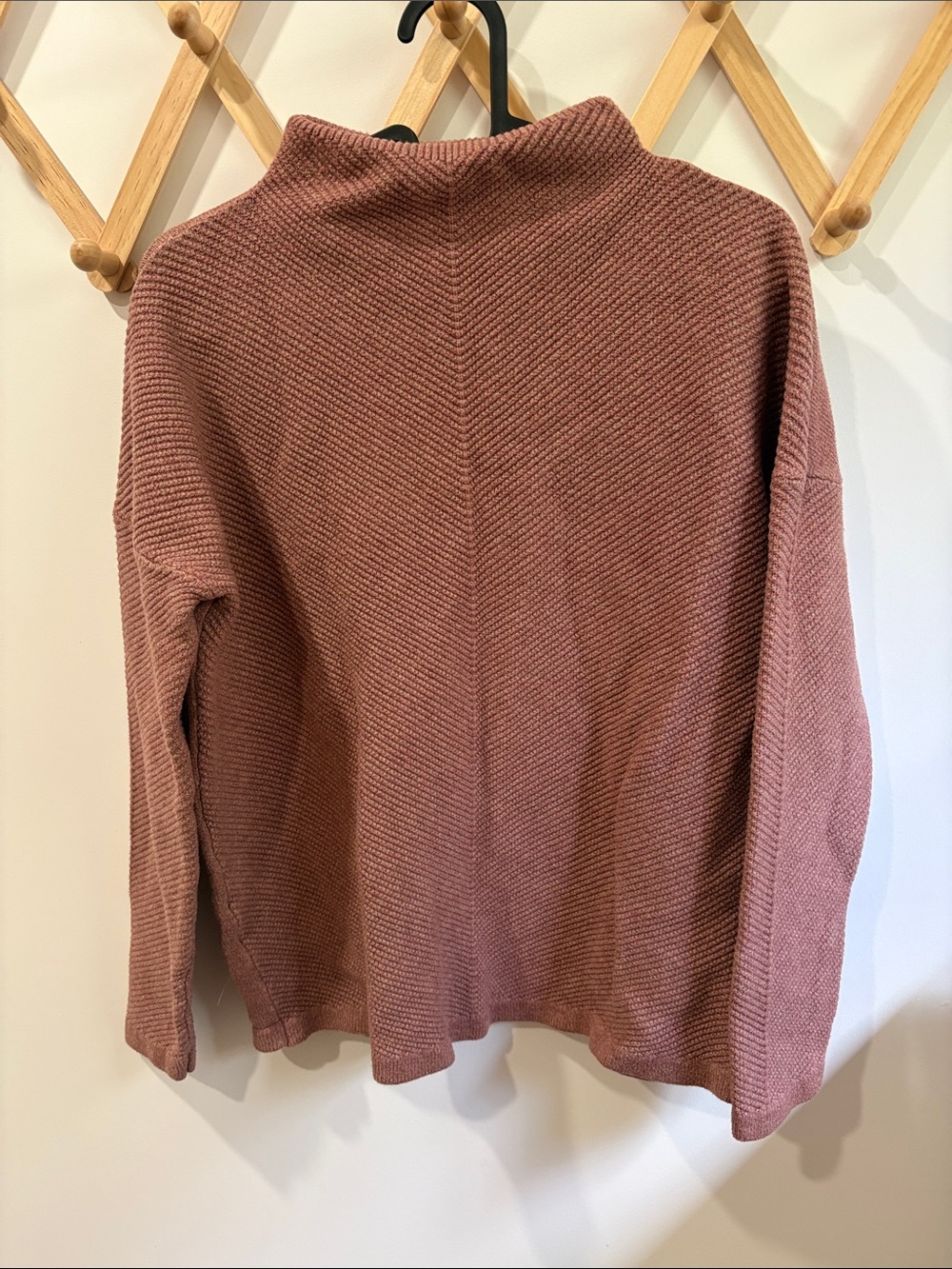 Denver hayes sweater L